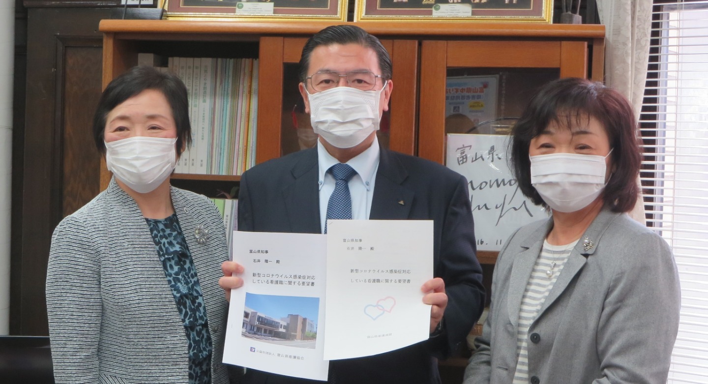 大井協会長（左）石黒県厚生部長（中）三谷連盟会長（右）